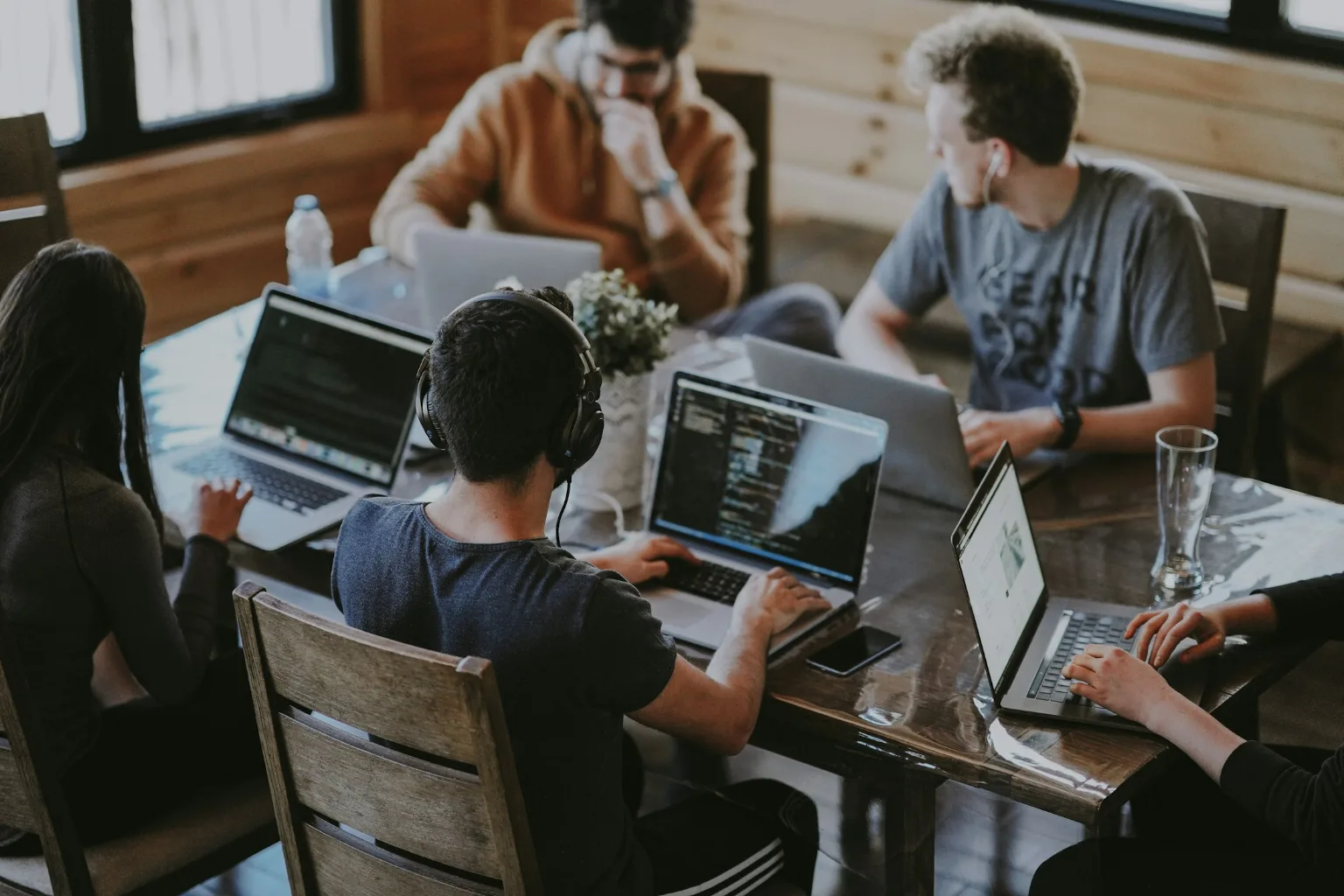 When Should a Business Outsource IT? 8 Signs